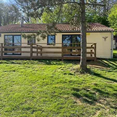 Refuge Du Loup Holiday home Virton